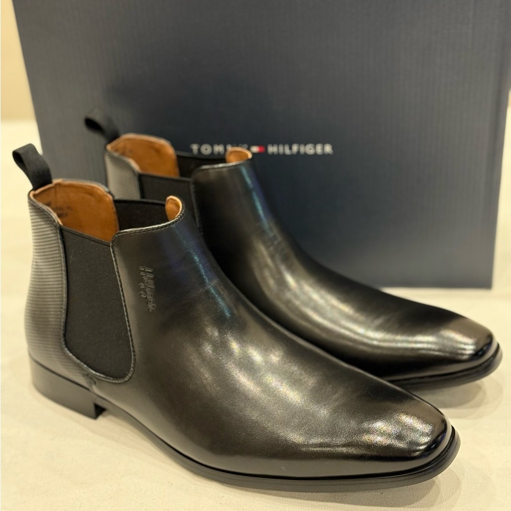 Tommy Hilfiger Sesame Men's Chukka Boot Color Black